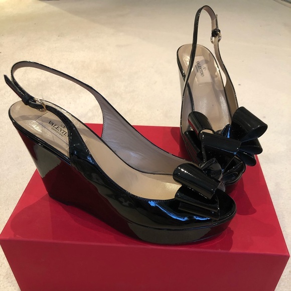 Valentino size 9 patent leather wedges with bow - Picture 2 of 5